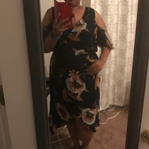 🚨New Alert🚨 Flirty Cold Shoulder Floral Dress
